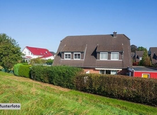 2-Familienhaus mit Doppelcarport