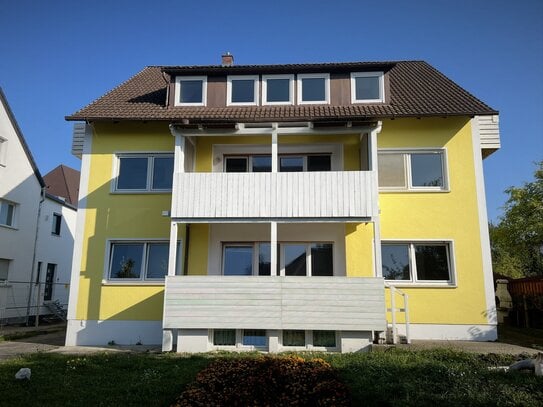 Mehrfamilienhaus mit ca. 280 m² Wohnfläche und 748 m² Grundstück in Schwabach, mit 3 Wohneinheiten und 3 Garagen.