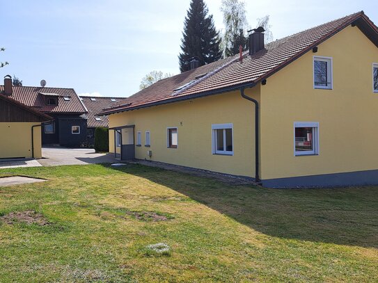 Großzügige, neu sanierte 150 m² Wohnung im ersten Obergeschoß Dreifamilienhauses