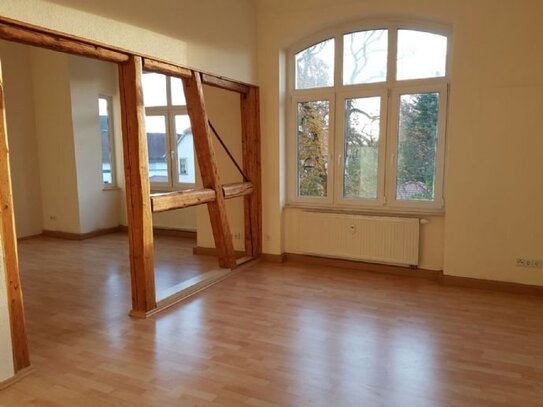 Wohnung mit Balkon zum Einziehen und Wohlfühlen! 1 Zimmer mehr denkbar. Auch 01.11. oder 01.12. möglich.