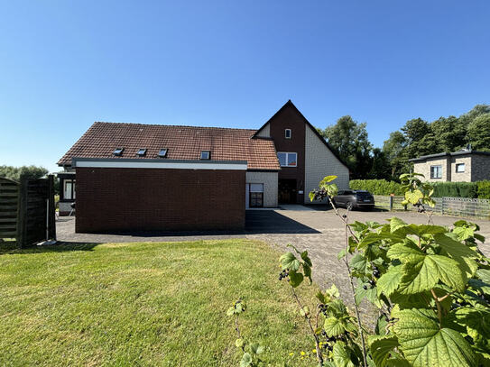 Wohnen oder vermieten in Bünde-Dünne! Dreifamilienhaus auf großem Grundstück + verpachteter Ackerfläche!