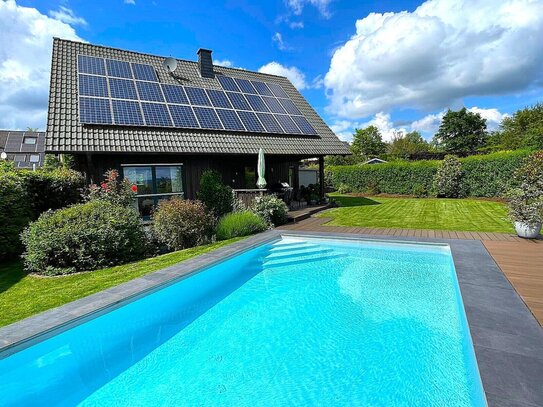 Freistehendes Einfamilienhaus mit Pool und sonnigem Garten in ruhiger Lage und moderner Ausstattung