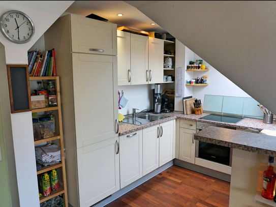 Schöne und gut geschnittene 3-Zimmer-Eigentums-Wohnung mit Balkon und Garage