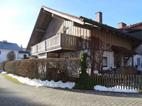 Hier wohnt man gern - Tolles Reihenhaus mit Wintergarten und Garage in absolut ruhiger Lage in Regen