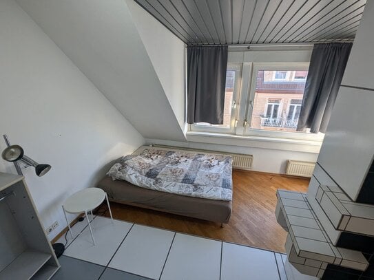 Mannheim: Große schöne Dachgeschoß-Maisonette-Wohnung / Möbliert