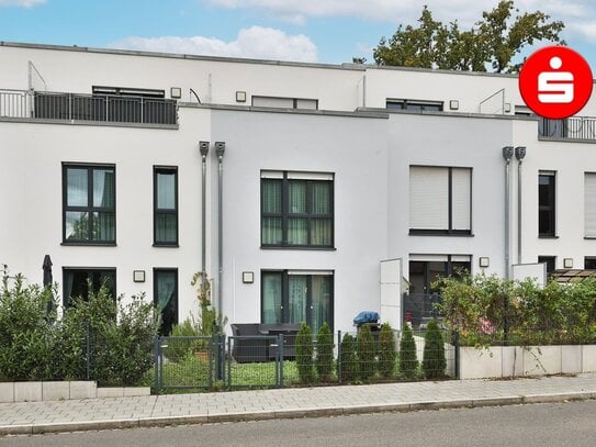 Modernes Reihenmittelhaus mit Carport in Röthenbach b. Schw.