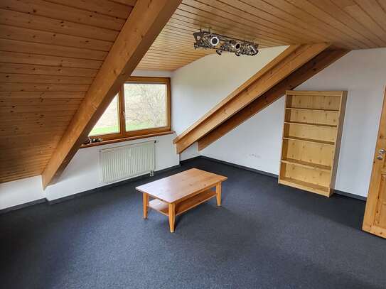 Reserviert!!Ruhige 4 Zi.- Dachgeschosswohnung mit tollem Ausblick.