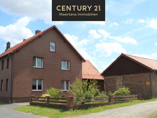 Charmantes Bauernhaus mit Nebengebäuden in Rötgesbüttel