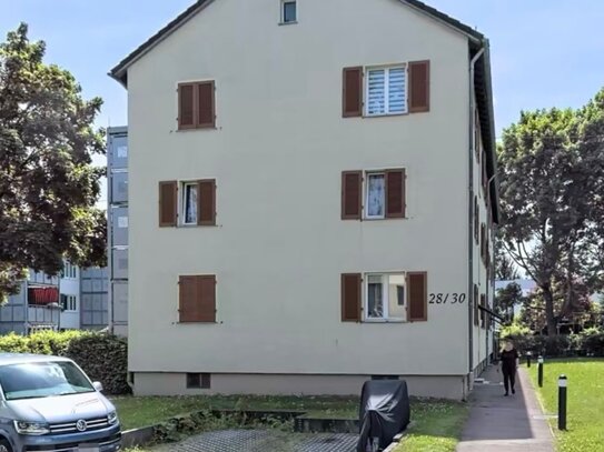 Helle 4 Zimmerwohnung mit Tageslichtbad, großem Balkon und Stellplatz