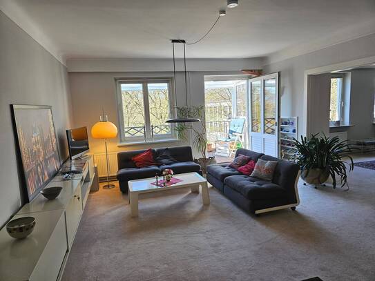 Traumhafte , großzügige helle End - Etage in Gründerzeitvilla mit Loggia ( 117 m²) und Möblierung! Ab sofort frei / als…