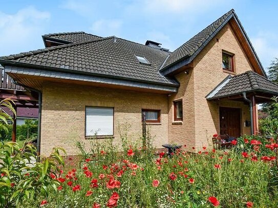 Gemütliches Einfamilienhaus mit großer Einliegerwohnung und schönen Garten, nähe Bad Segeberg!