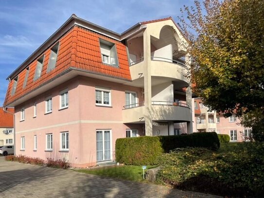 Zwei-Zimmer-Wohnung mit Balkon und Garage