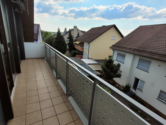 Große Dachgeschoßwohnung mit Balkon und Garage zu verkaufen