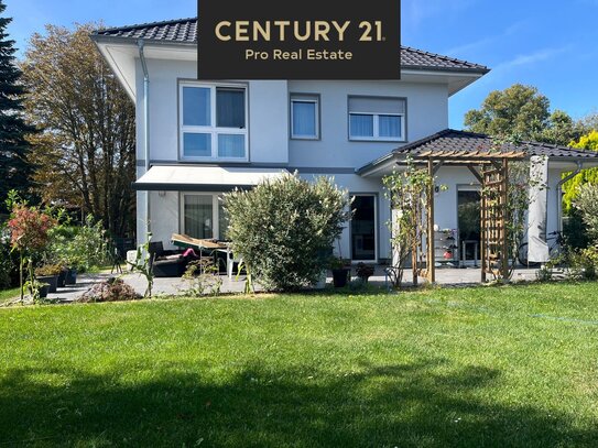 CENTURY21: Einfamilienhaus mit Energieeffizienzklasse A+ und voll ausgebautem Dachgeschoss