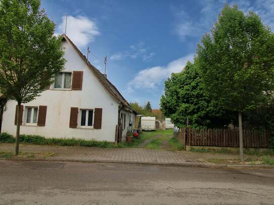 Bauplatz/Abrissgrundstück, Nähe Feldrand