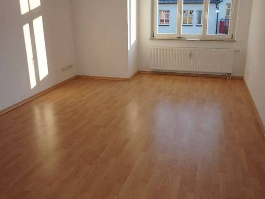 WG-geeignet !!! - Laminat - Balkon an der Küche - im 2. OG