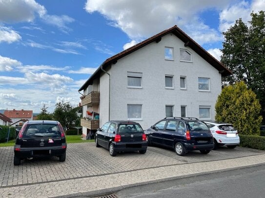 Schöne 4 ZKB Wohnung mit Balkon und PKW Stellplatz, Hochparterre