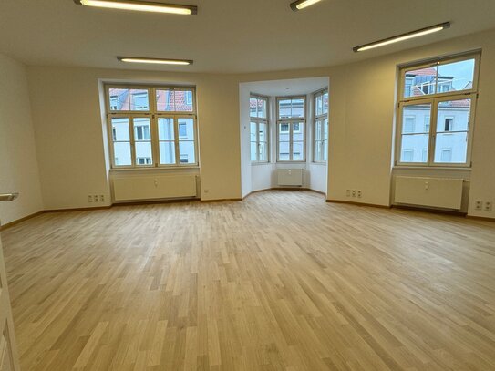 Provisionsfrei! Repräsentative Büro-/Praxisräume in der Würzburger Innenstadt (2.) - ca. 158 m²