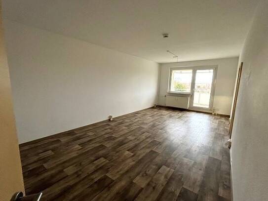 Saniert 2023: 3-Raum-Wohnung mit Balkon!