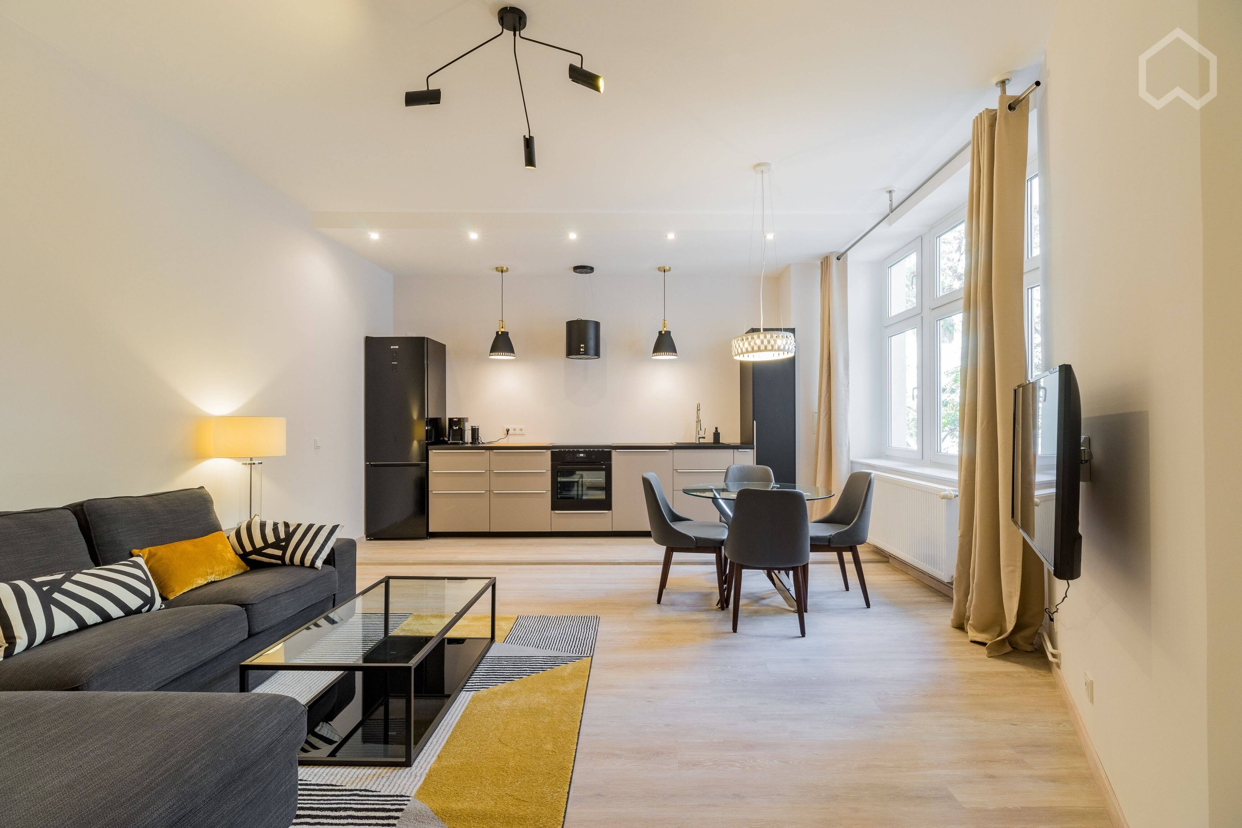 Repräsentative, gut geschnittene 3-Zimmer-Wohnung in perfekter Lage (Friedrichshain) - Photo 1