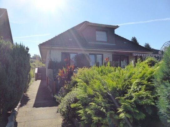 Großzügige 2 Zimmer Dachgeschosswohnung in einem Mehrfamilienhaus in ruhiger Lage von Norderstedt zu vermieten!!!