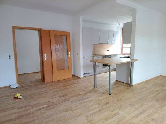 !! Tolle Einbauküche, Parkett, 2-Raum-Wohnung im Stadtteil Hilbersdorf !!