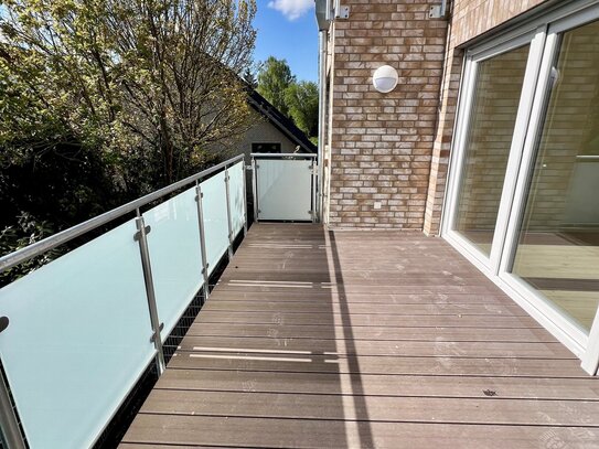 Tolle Obergeschoss Wohnung mit großem Balkon, KFW 40EE, Haus im Stadtvilla Design