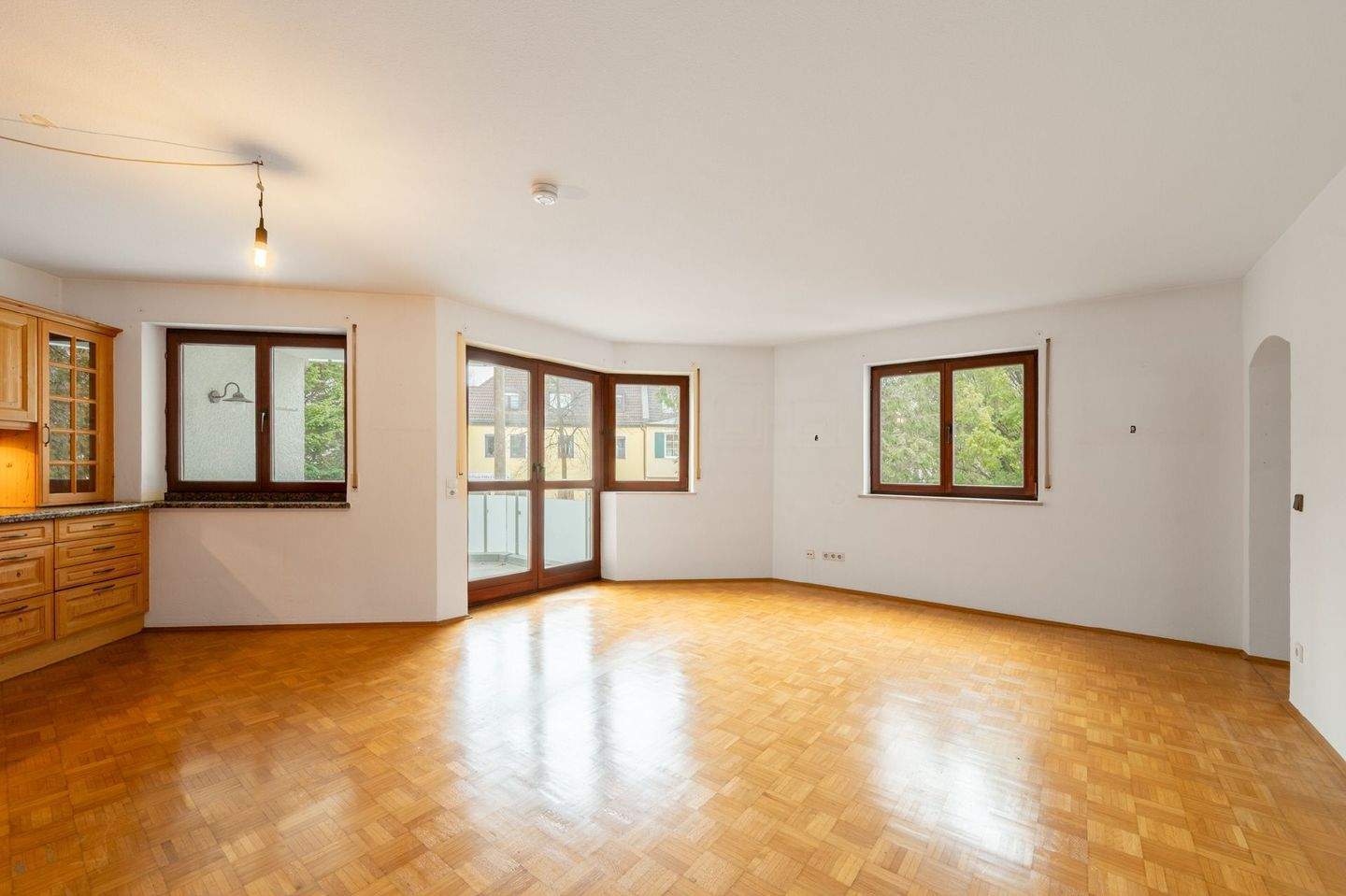 AIGNER - Helle 4-Zimmer-Wohnung mit Loggia in München-Pasing