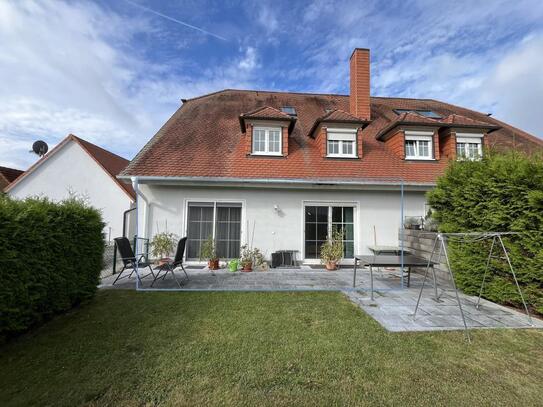 Erdgeschosswohnung mit Terrasse, Garten & 2 Stellplätzen in ruhiger Lage