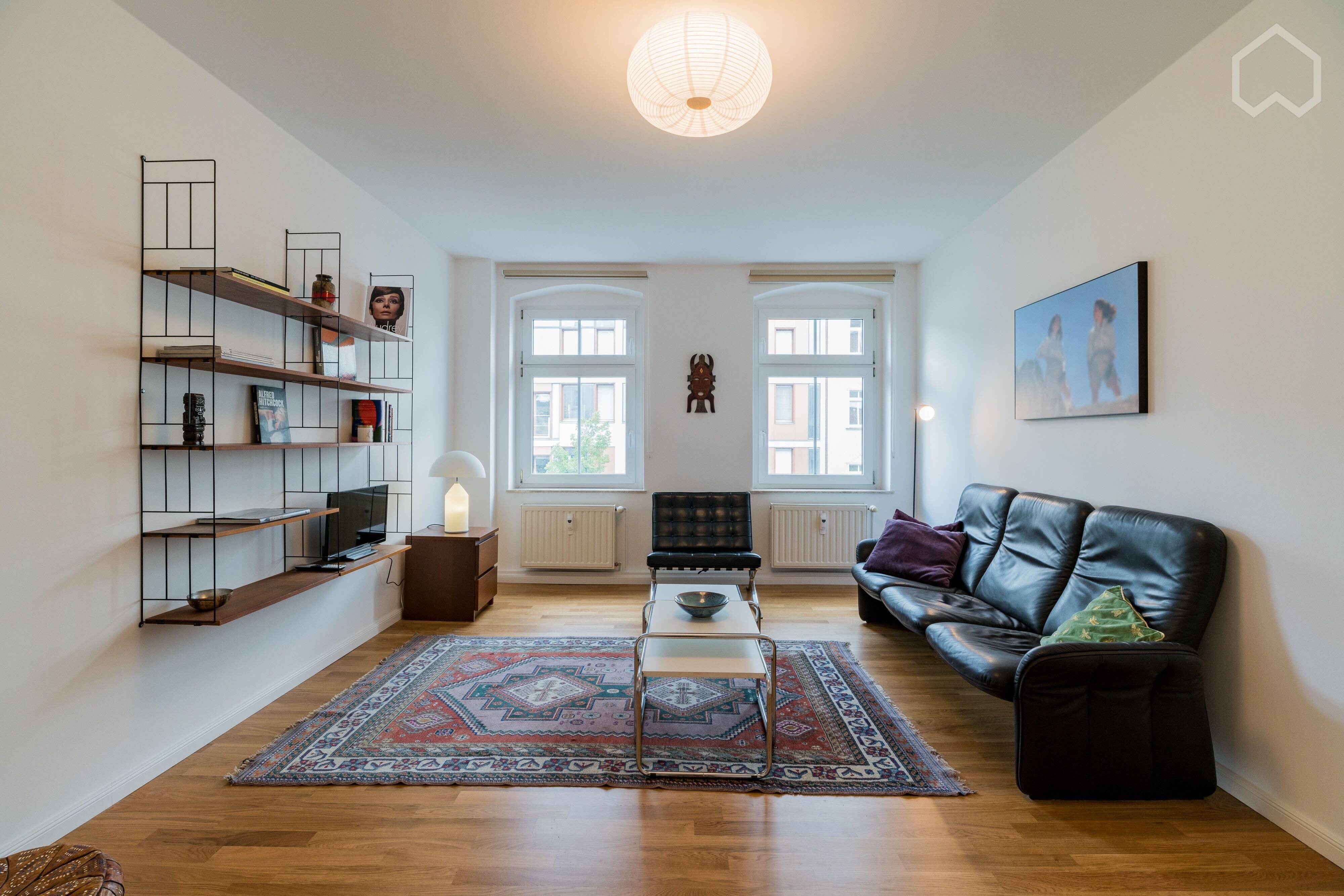 Zizi - eine stilvoll eingerichtete Wohnung in Toplage, mit Aufzug und Balkon - Foto 1