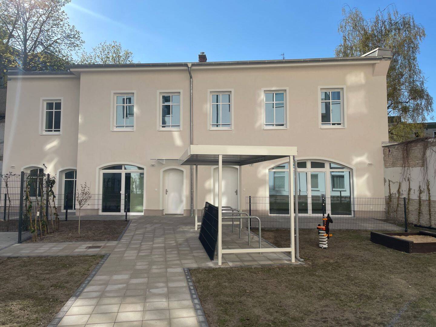 Erstbezug in ruhiger Lage - Remise mit Charme! - Photo 1