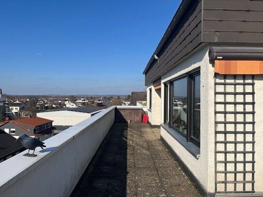 Exklusive Penthouse-Wohnung mit rund 110 qm Wohnfläche, Wintergarten, großer Dachterrasse und Garage!