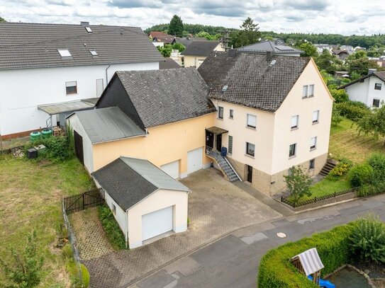 Großzügiges Wohnhaus mit Garten und Garagen - Vielseitige Nutzungsmöglichkeiten und Ausbaupotenzial!