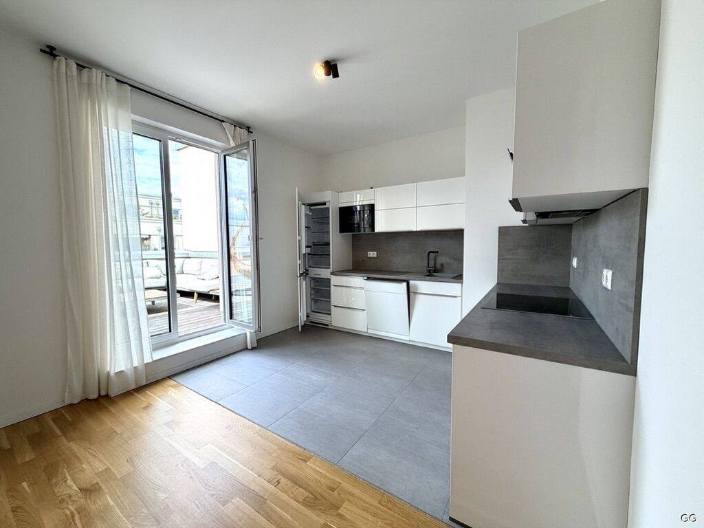 Lichtes Dachgeschoss mit Dachterrasse - 2 Zimmer - Tiefgarage - Photo 1