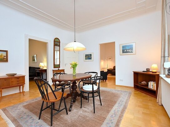 Wunderschöner Altbau mit tollem Blick über die Stadt in Stuttgart Mitte