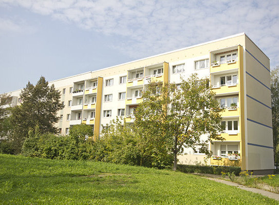 In der Herrichtung! 3-Raumwohnung mit Wanne und Balkon.