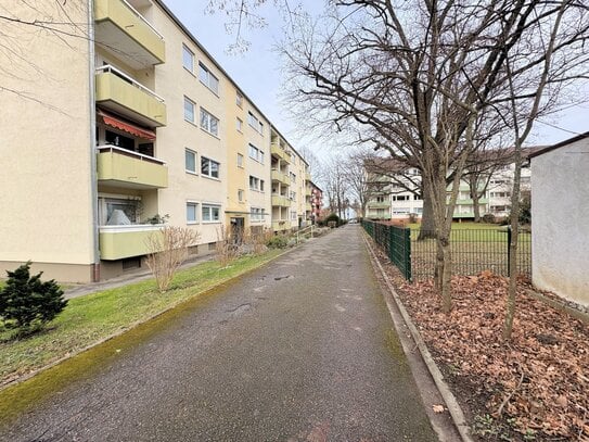 Staufen Kernort, zentral: Umfassend modernisierte 3-Zimmer-Wohnung im 1. OG, Gäste-WC, 2 Balkone