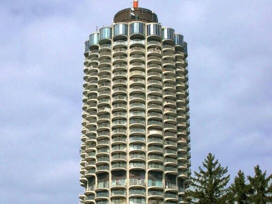 Kernsaniertes, vollmöbliertes Apartment im 12 Stock im Hotelturm