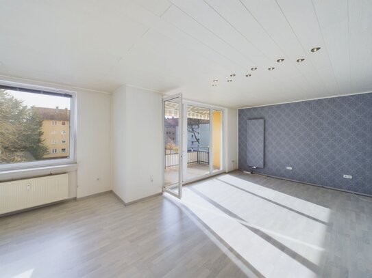 Helle 3-Zimmer-Wohnung mit bodentiefen Fenstern und Balkon