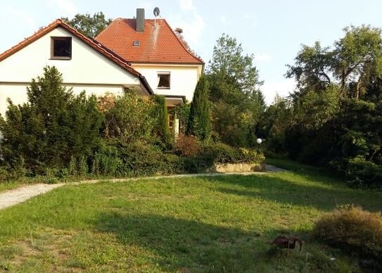 Einfamilienhaus mit großem Garten