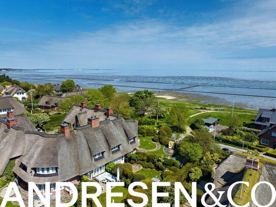 Leben im Alten Fährhof - Reethausteil mit Erdgarage in 2. Reihe am Wattenmeer in Keitum