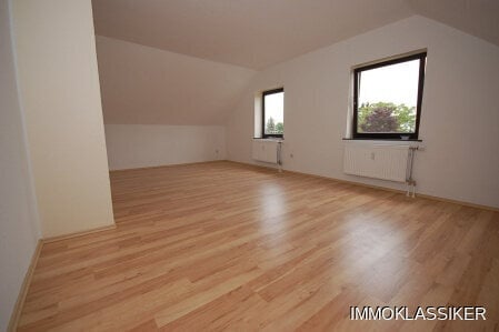 Schöne Wohnung im DG, 3 Zimmer, ca. 70qm, ab 1. September 2024