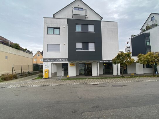 Ladenfläche ca. 214 m² , top Energiestandard, flexibel, 6 PKW-Stellplätze, Schaufenster 10 m, sehr gute Lauflage, auch…