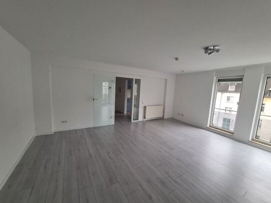 ****schicke 2 Zimmer - Wohnung mit EBK, Fahrstuhl, 4. OG zentrale Lage, Nähe Kaiserstr. / Gerichtsviertel ****