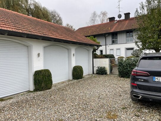 Traumhaft gelegenes Wohnhaus im Außenbereich Einbauküche, 2 Garagen, Pool, Gartenhaus