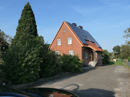 Gepflegtes Haus mit viel Platz und großem Grundstück sucht freundliche Mieter