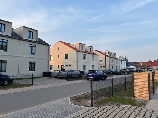 Nähe Falkensee, Hennigsdorf, Velten: Landhaus zur Miete 12,55 €/ m² NKM inkl. Garten und 2 Stellplätzen - Erstbezug