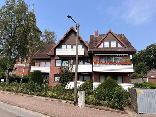 Charmante großzügige 2-Zimmer-Wohnung mit Dachboden und zwei Balkonen in massiver