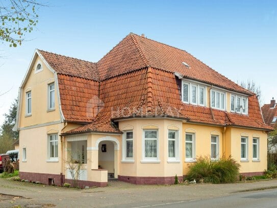 Eine Investition die sich auszahlt! Renditestarkes Zweifamilienhaus auf großem Bauland Grundstück