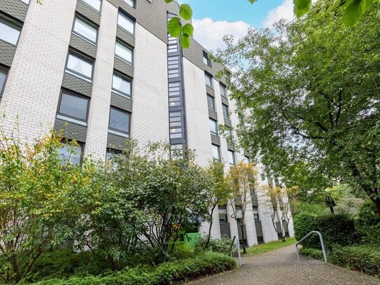 Top Lage in Unterrath: Lichtdurchflutete, ruhige 3-Zimmer-Wohnung mit Panoramablick - Sonnige Loggia